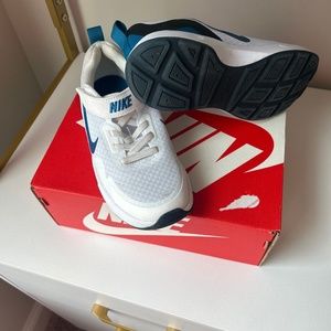 Nike wearallday kids sneakers  size 1y